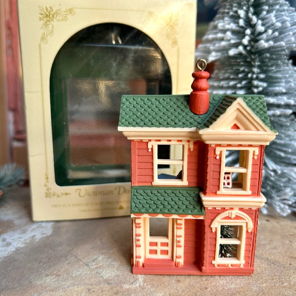 Hallmark Victorian Dollhouse Vintage Keepsake Ornament New in Box